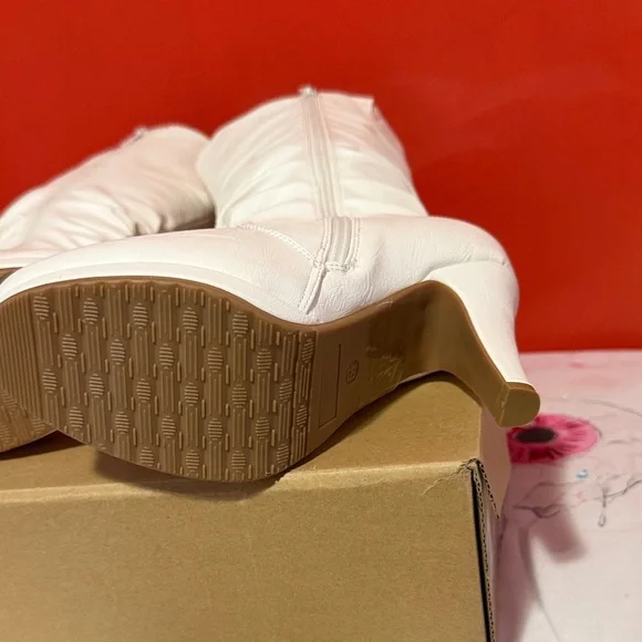 Wild White Knee‑High Stiletto Boots Women’s 5.5 | 3.5” Heel | New With Box - Picture 7 of 10